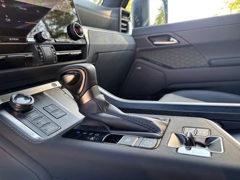 Used 2025 Lexus GX 550 w/ Accessory Package (CT) AWD/4WD image 21