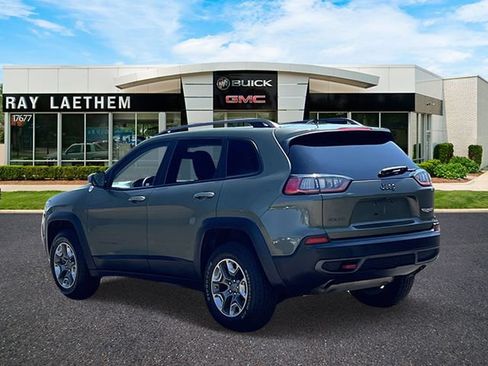 Used 2019 Jeep Cherokee Trailhawk w/ Cold Weather Group AWD/4WD image 3