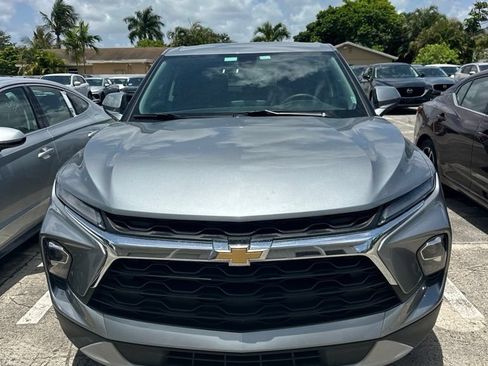 Used 2025 Chevrolet Blazer LT FWD image 2