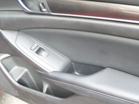 Used 2018 Honda Accord Sport image 19