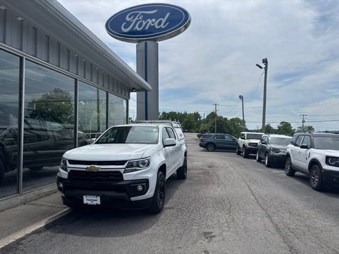 Used 2022 Chevrolet Colorado LT w/ Luxury Package AWD/4WD image 1