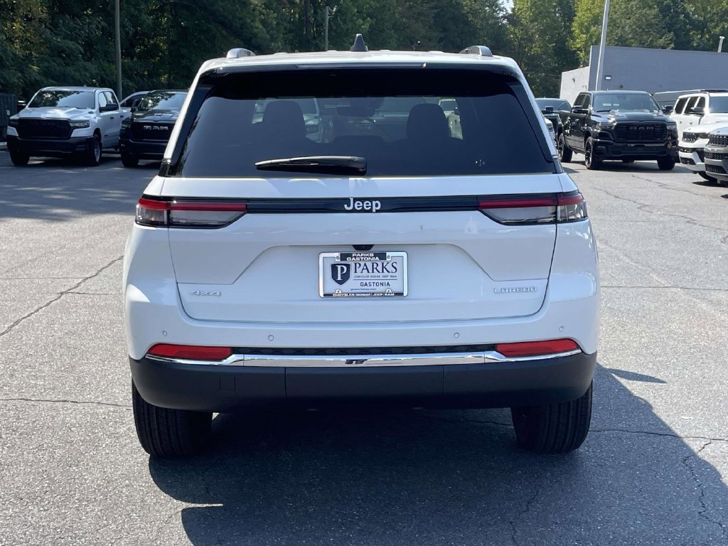 New 2027 Jeep Grand Cherokee Laredo AWD/4WD image 8