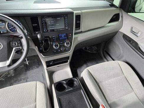 Used 2019 Toyota Sienna LE image 17