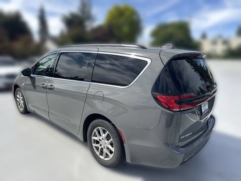 Used 2022 Chrysler Pacifica Touring-L FWD image 5