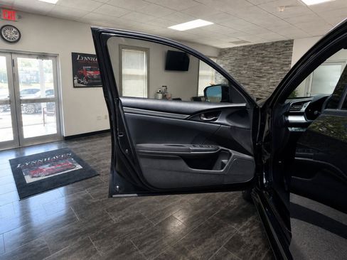 Used 2017 Honda Civic Sport image 12