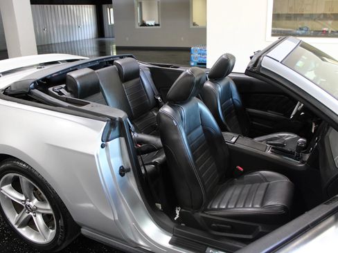 Used 2010 Ford Mustang GT RWD image 38