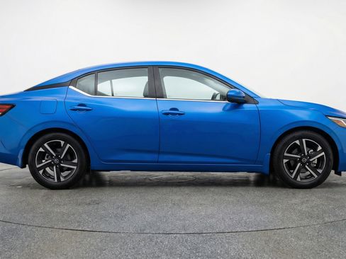 Used 2025 Nissan Sentra SV FWD image 11