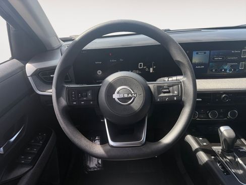 Used 2025 Nissan Kicks SV FWD image 12
