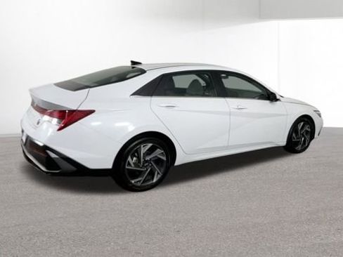 Used 2025 Hyundai Elantra SEL image 9