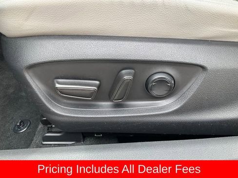 Used 2022 Toyota Camry SE FWD image 6
