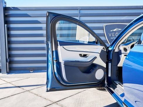 Used 2024 Bentley Flying Spur V8 image 26