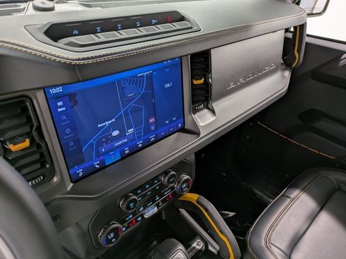 Used 2024 Ford Bronco Badlands image 11