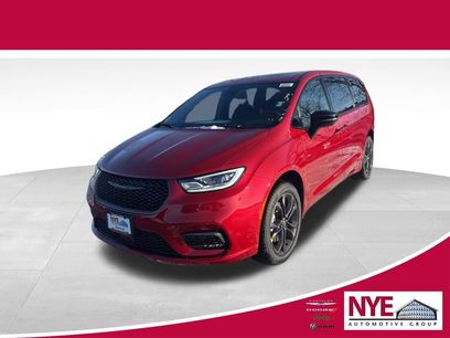 New 2026 Chrysler Pacifica Select