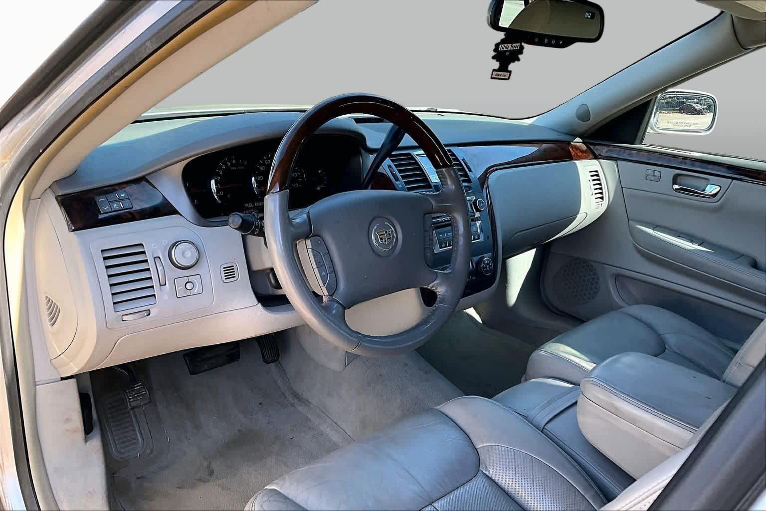 Used 2011 Cadillac DTS Luxury FWD image 16