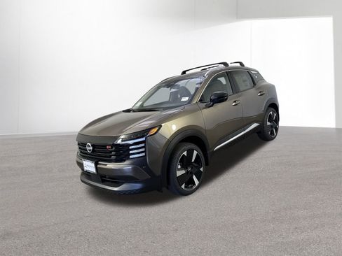 New 2026 Nissan Kicks SR w/ Cold Weather Package image 2