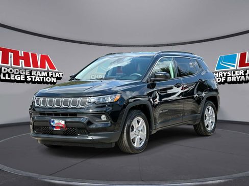 Used 2022 Jeep Compass Latitude FWD image 1