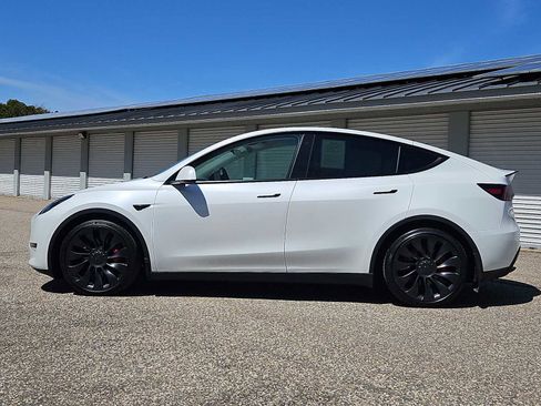 Used 2022 Tesla Model Y Performance AWD/4WD image 6