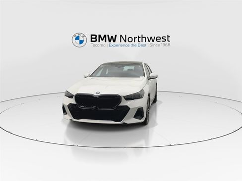 New 2026 BMW 550e xDrive w/ Premium Package image 8