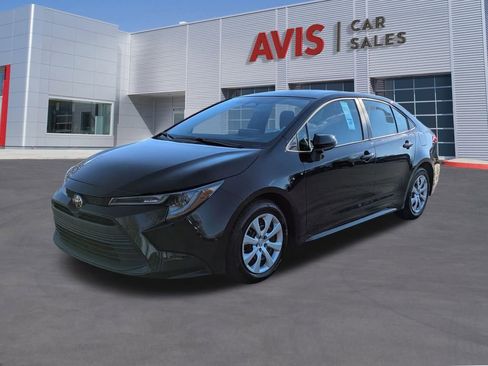 Used 2025 Toyota Corolla LE image 1