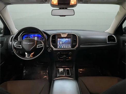 Used 2022 Chrysler 300 Touring w/ Sport Appearance Package RWD image 22