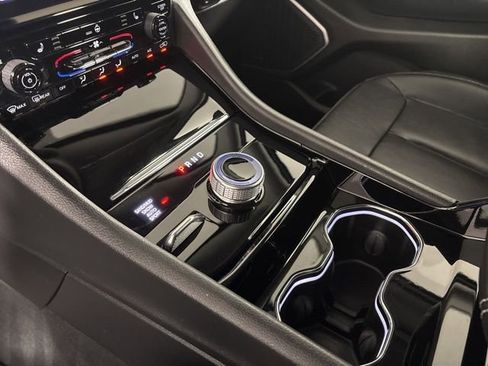 Used 2023 Jeep Grand Cherokee Limited image 20