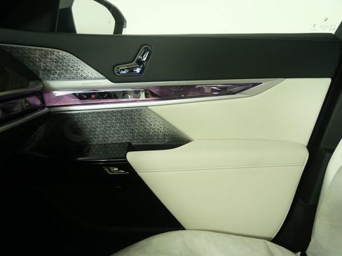 Used 2026 BMW i7 eDrive50 w/ Executive Package image 20