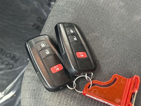 Used 2018 Toyota C-HR XLE image 51