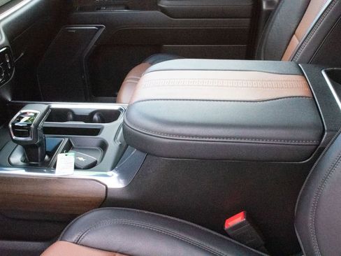 Certified 2025 Chevrolet Silverado 1500 High Country w/ Technology Package image 29