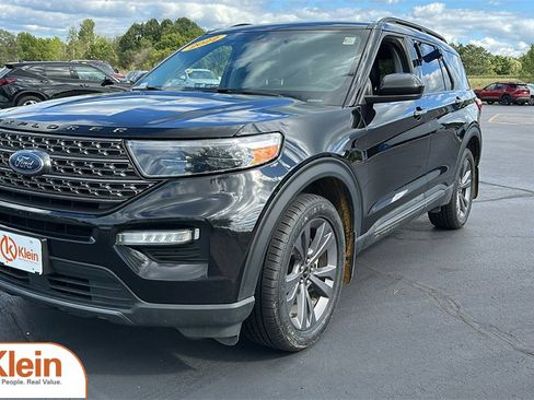 Used 2022 Ford Explorer XLT w/ XLT Sport Appearance Package image 3
