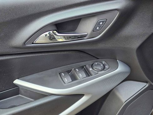 Used 2024 Chevrolet Trax LS image 22