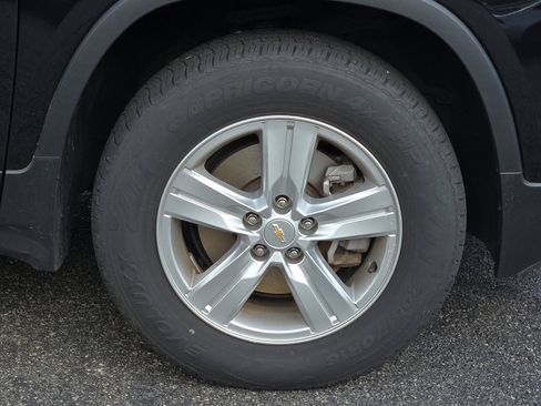 Used 2022 Chevrolet Trax LS w/ Tint and Cruise Package image 9