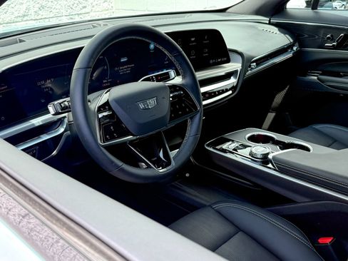 Certified 2024 Cadillac Lyriq Luxury AWD/4WD image 15