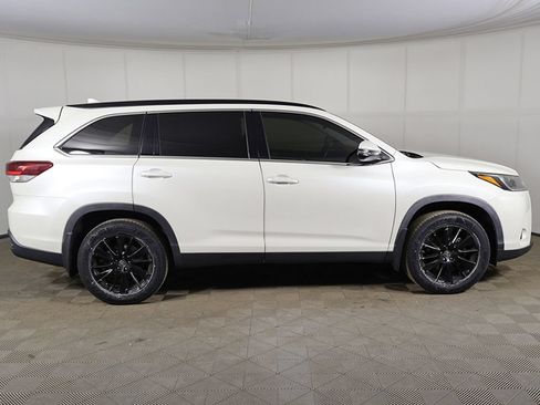Used 2019 Toyota Highlander SE AWD/4WD image 17