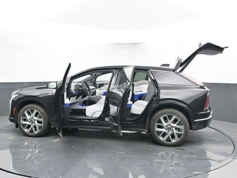 New 2025 Cadillac Optiq Luxury 1 w/ LPO, Floor Liner Package image 50