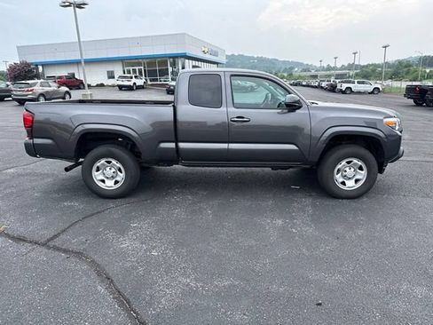 Used 2023 Toyota Tacoma SR w/ SR Convenience Package AWD/4WD image 5