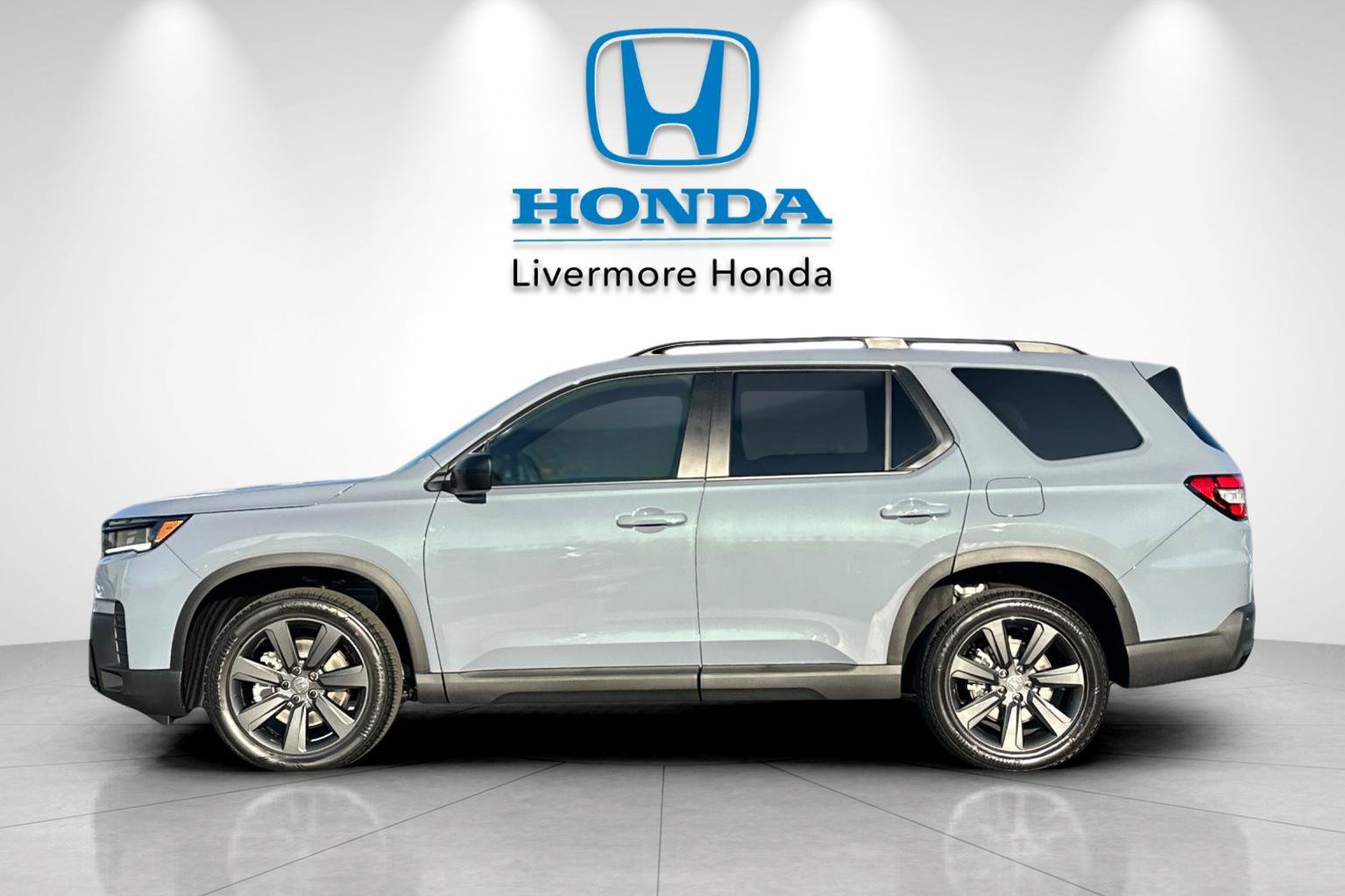 New 2026 Honda Pilot Sport image 3