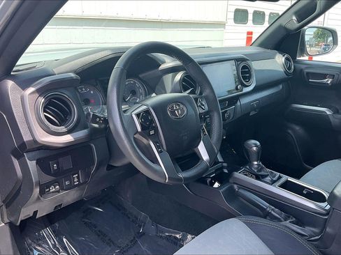 Used 2021 Toyota Tacoma TRD Off-Road AWD/4WD image 18