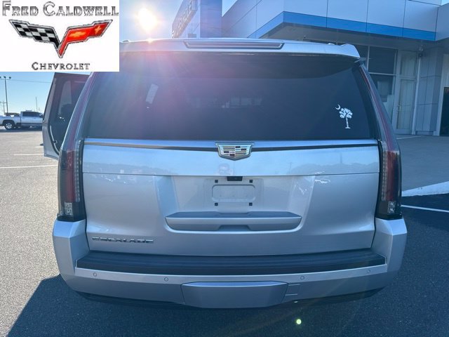 Used 2017 Cadillac Escalade Luxury AWD/4WD image 4