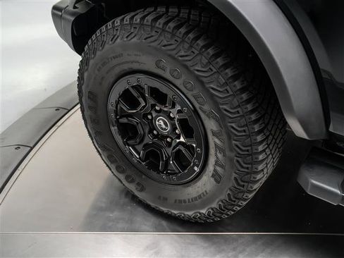 Used 2023 Ford Bronco Wildtrak image 14