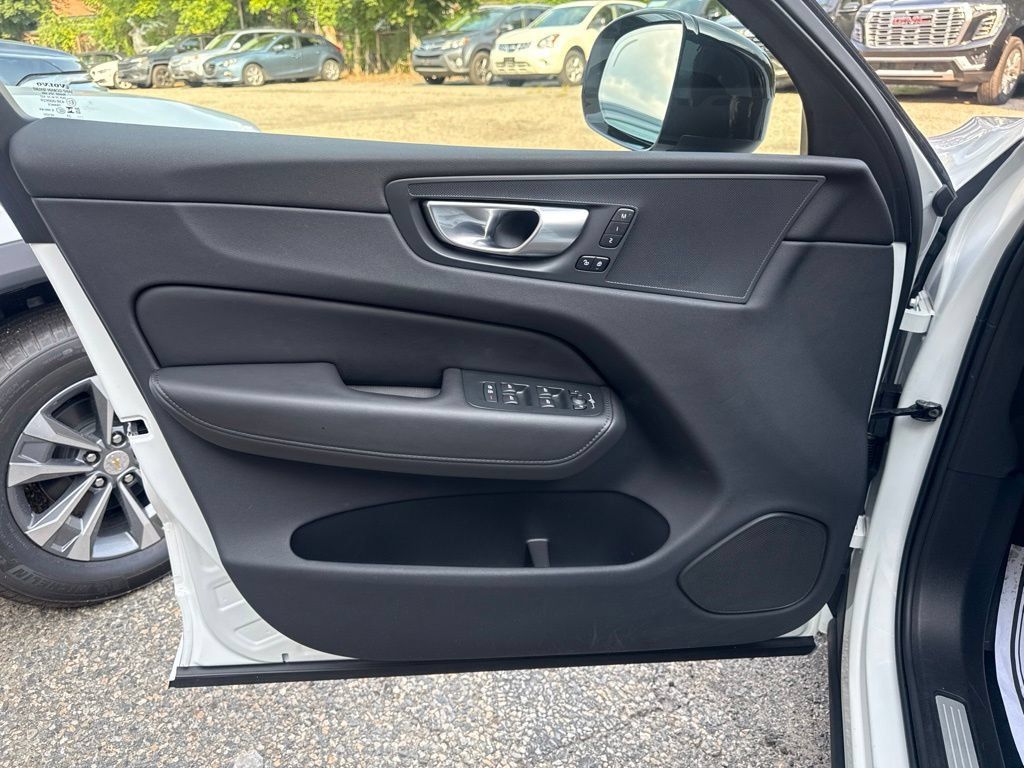 Used 2024 Volvo XC60 B5 Plus w/ Protection Package Premier AWD/4WD image 12