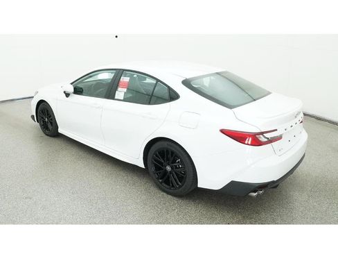 Used 2026 Toyota Camry SE FWD image 5