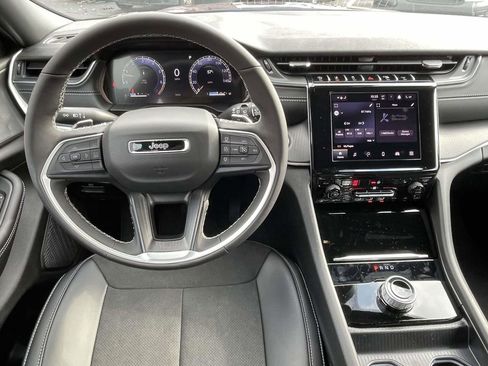 New 2025 Jeep Grand Cherokee L Altitude AWD/4WD image 11