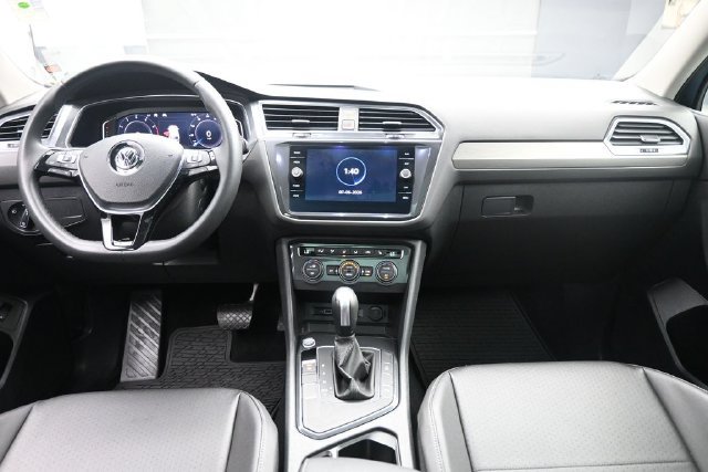 Used 2020 Volkswagen Tiguan SEL FWD image 9