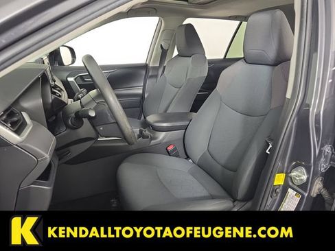 Used 2019 Toyota RAV4 XLE w/ Carpet Mat Package FWD image 23
