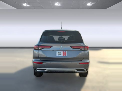 Used 2023 Mitsubishi Outlander SE image 10