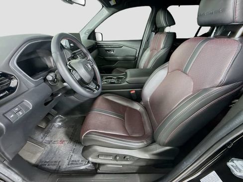 Used 2025 Honda Pilot Black Edition image 21