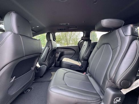 New 2026 Chrysler Voyager LX image 15