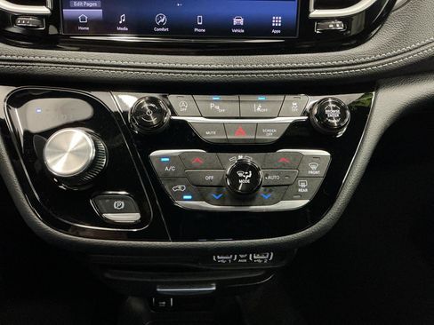 Used 2025 Chrysler Pacifica Select FWD image 22