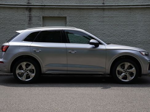 Used 2023 Audi Q5 2.0T Premium Plus w/ Premium Plus Package AWD/4WD image 9