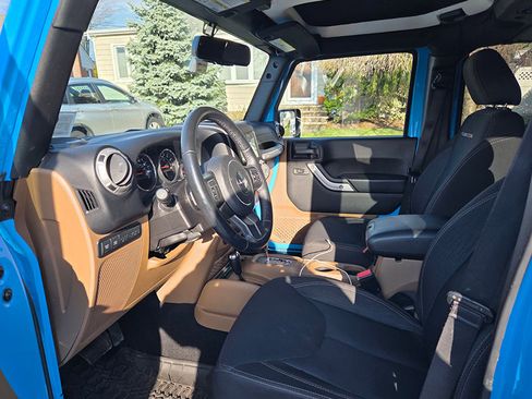 Used 2017 Jeep Wrangler Unlimited Rubicon AWD/4WD image 7